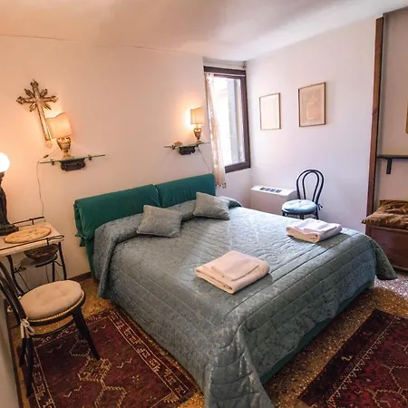 Apartment The Golden Tree, In Venice